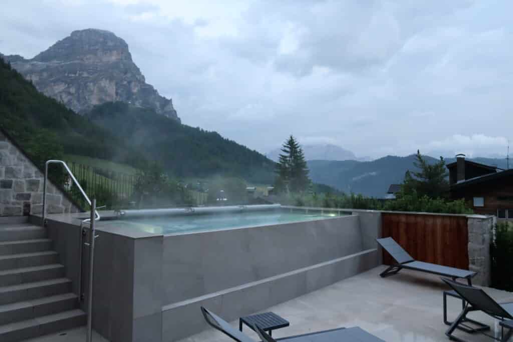 Outdoor pool spa overlooking the mountains in Italy