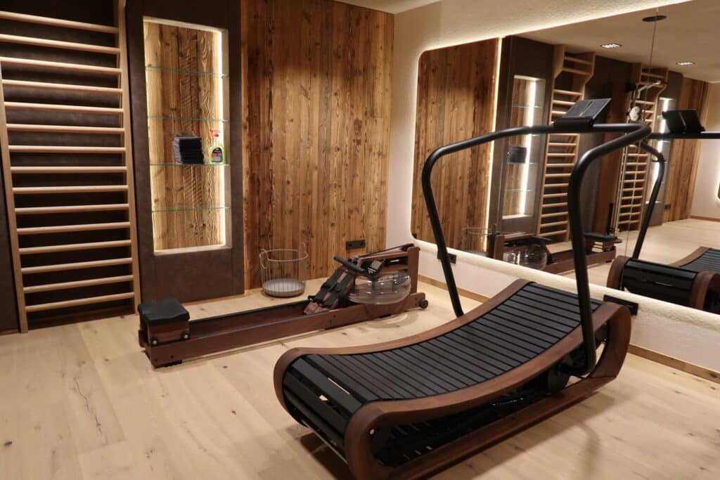 Treadmill and rowing machine at Hotel Recort in Italy
