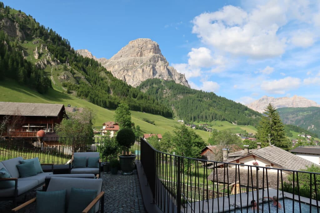 Outdoor terrace at Hotel Recort in Italy
